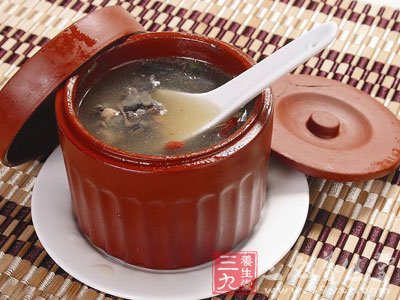 放入滾水汆燙1分鐘後撈出備用