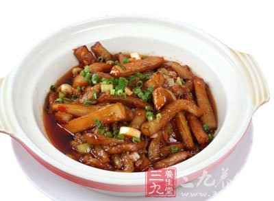 將茄子切成滾刀塊
