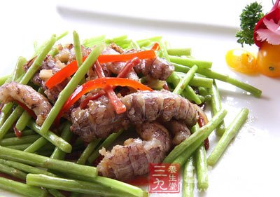 將肥肉裡的油煸一些出來
