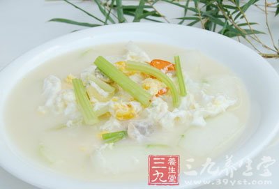 冬瓜洗淨去皮和籽切成一寸厚的片