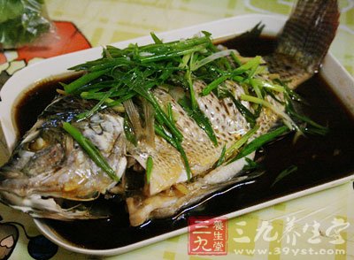 羅非魚去內髒洗淨橫著切成約1CM厚的魚塊