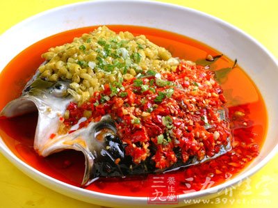 放油6成熱時放入姜蒜