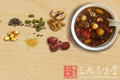 並效法成道前牧女貢乳糜的傳說故事