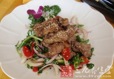 先入辣椒片炒數下加入洋