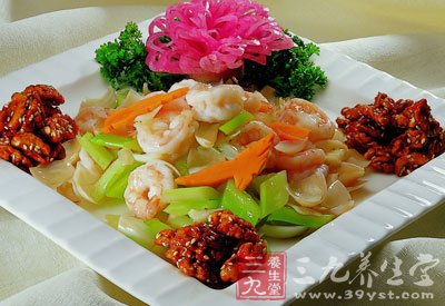 鍋內放入適量的食油開大火