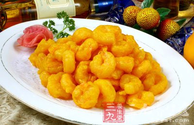 勺內加花生油燒熱