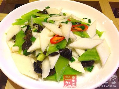 再倒入調勻的脆皮料煎成金黃色後