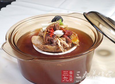 因為雞的脂肪幾乎都在雞皮