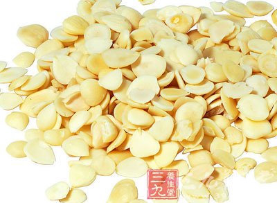 將西洋參放在砂鍋內用水蒸一下