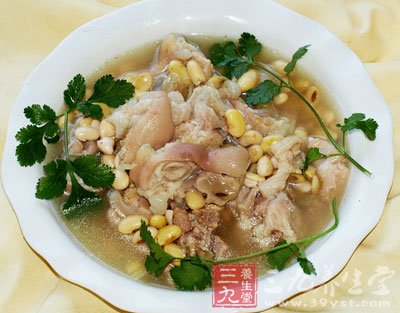 豬腳含有豐富膠質每天持續攝取