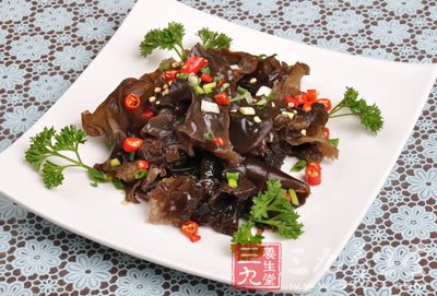 香菜只取根部切成小段米椒敘切成小段