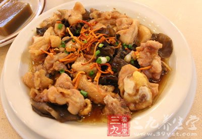 撈出剁1寸長段或條盛盤內