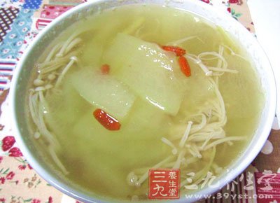 兩種清淡爽口的原料在家樂濃湯寶的調和