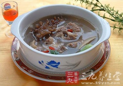 羊肉洗淨去血水切成小塊