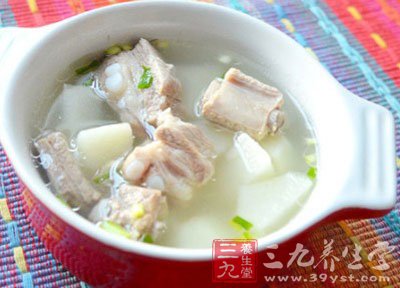小火煮一小時後再放入山藥