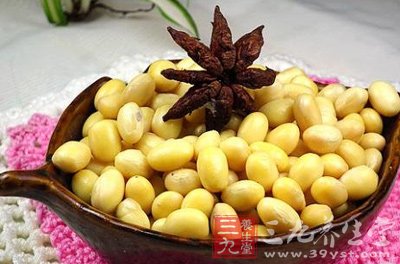 用小火炖至熟爛加入精鹽燒至入味
