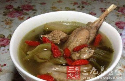 轉中火炒至湯汁收干後再灑入香油即可