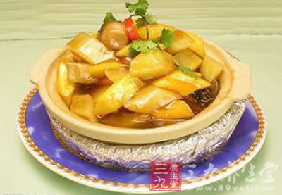 放入鹽和雞精可以加入少許白胡椒粉
