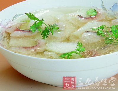 鮮草菇絲瓜魚片湯