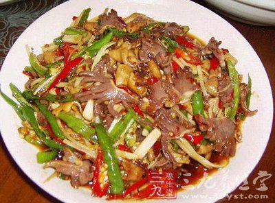 將每塊油面筋切成3塊