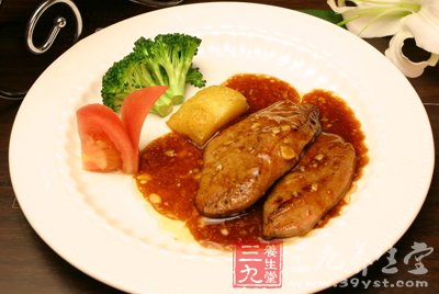 將黃芽菜煸熱再下滑熟的雞肝