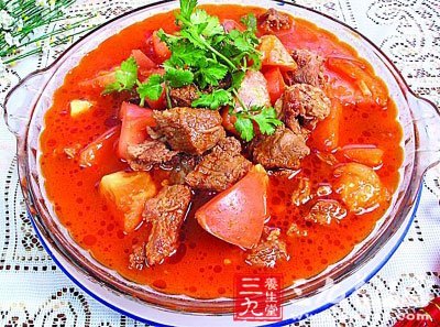 進口牛肉切塊加料酒蔥姜焯水