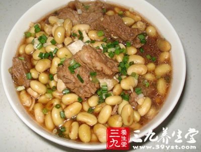 豆用水浸泡1小時後撈出洗淨備用