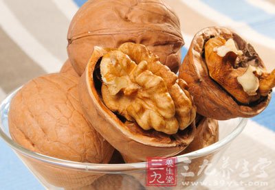 核桃則有補腎固精利尿消石