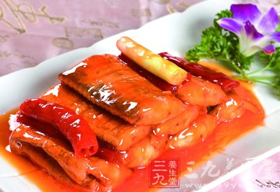 用廢茶葉放在其中煮數分鐘