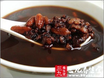 黑糯米補血粥可以補氣血、促進血液循環,卻不容易消化