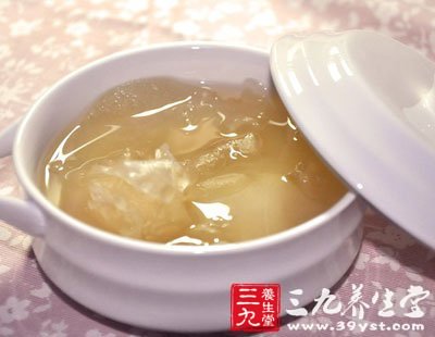 吃銀貝雪梨湯潤肺