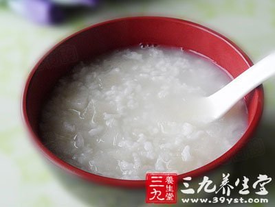 水果銀耳香梨大米粥