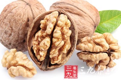 核桃及紅腰豆等含維他命E的食物有助於豐胸