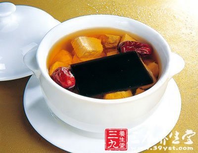 阿膠煲湯可調理手腳冰冷