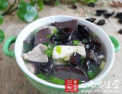 補血吃木耳豬血湯
