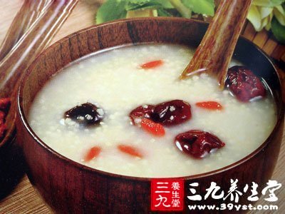 紅糖小米粥是具有讓婦虛寒調養補氣補血的功效