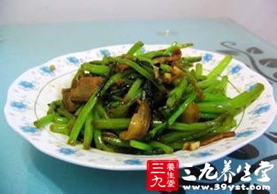 茼蒿具有調理氣血陰陽的功效