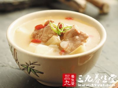 大棗枸杞羊肉湯補益氣血，益氣補虛，溫中暖下