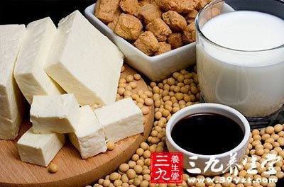 秋天寒冷多吃些魚肉豆腐補充鈣鐵維生素