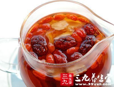 手腳冰涼喝紅棗茶