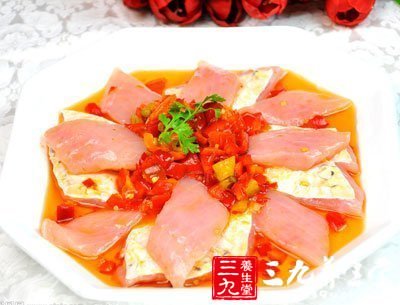 拌麻辣牛肉味香麻辣，最宜於佐酒