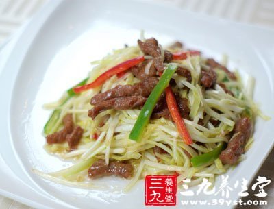 牛肉甘溫、補氣助火，韭菜辛溫，動火動血，故不宜同食