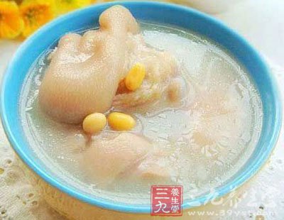 吃黃豆雪梨豬腳湯補血