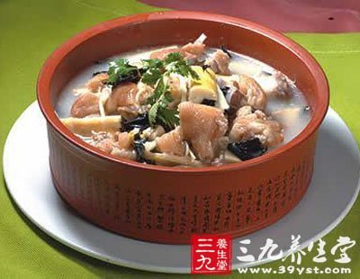 黑豆焖豬蹄的做法