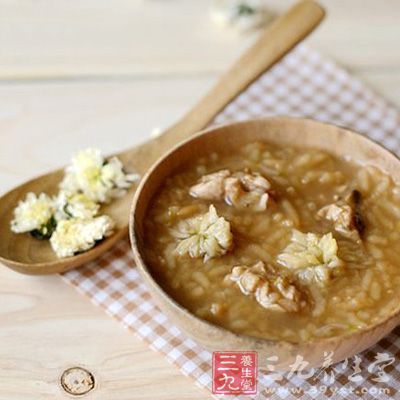 將桃仁搗爛如泥,去皮,研汁去渣,與粳米同煮為稀粥