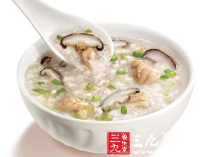 吃滑蛋牛肉粥養胃