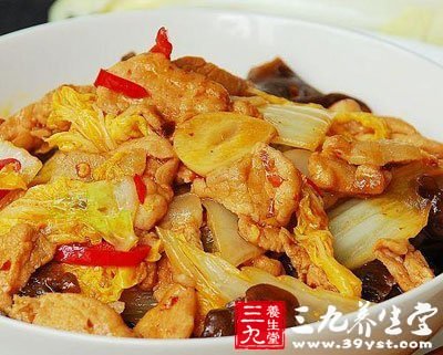 女人排毒養顏的食譜：白菜豬肉炒木耳