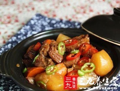 女人排毒養顏的食譜:胡蘿卜土豆炖牛腩