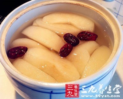 雪梨炖冰糖滋陰潤肺潤膚養顏