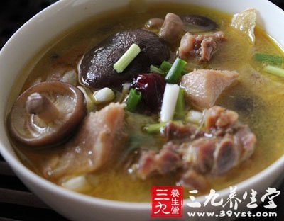 雞肉炖蘑菇
